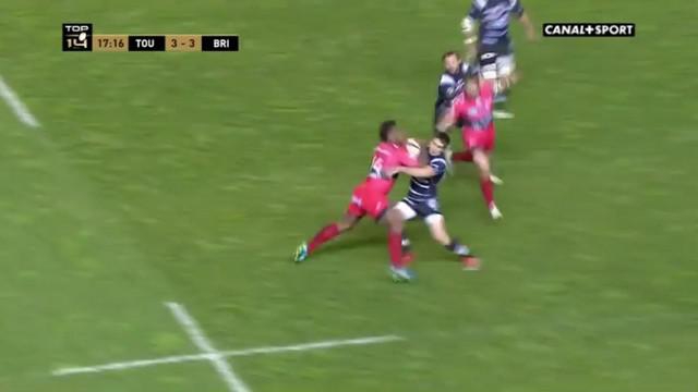 VIDEO. Top 14 - RCT. Josua Tuisova fait de solides câlins à Nicolas Bézy