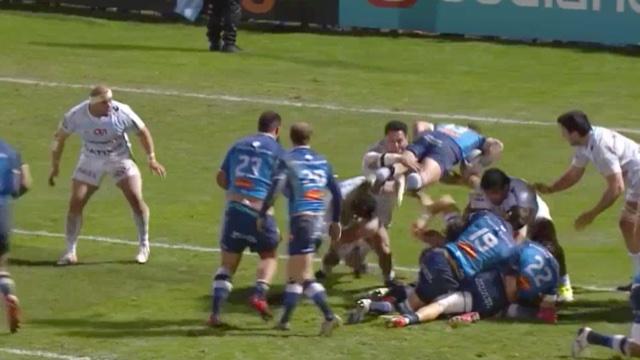 VIDÉO. TOP 14. Thomas Combezou marque un essai de filou après un superbe plongeon par dessus le ruck