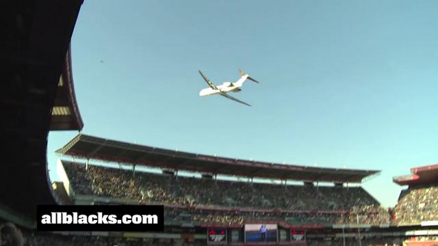 VIDEO. Rugby Championship : Un avion survole l'Ellis Park comme en 1995 lors de la finale de la Coupe du monde