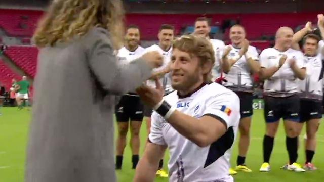 INSOLITE. VIDÉO. Un joueur roumain demande sa compagne en mariage sur la pelouse de Wembley