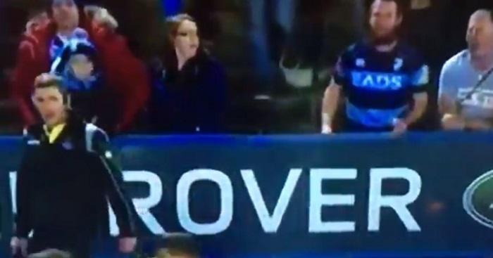 VIDEO. PRO 14 : un ''supporter'' de Cardiff disjoncte et jette sa bière sur un arbitre de touche