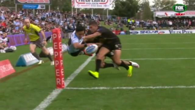 VIDEO. NRL. Valentine Holmes utilise son go go gadget au bras pour un essai acrobatique 