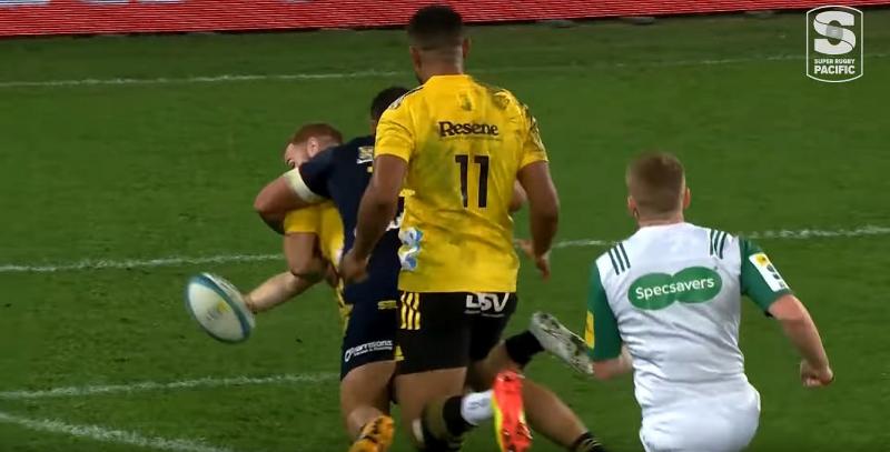 VIDEO. Préparez-vous pour cette merveille de passe aveugle en provenance du Super Rugby !