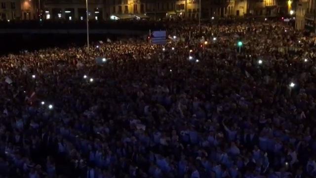 VIDÉO. PRO D2. Le magnifique Hegoak sur la place de la mairie de Bayonne