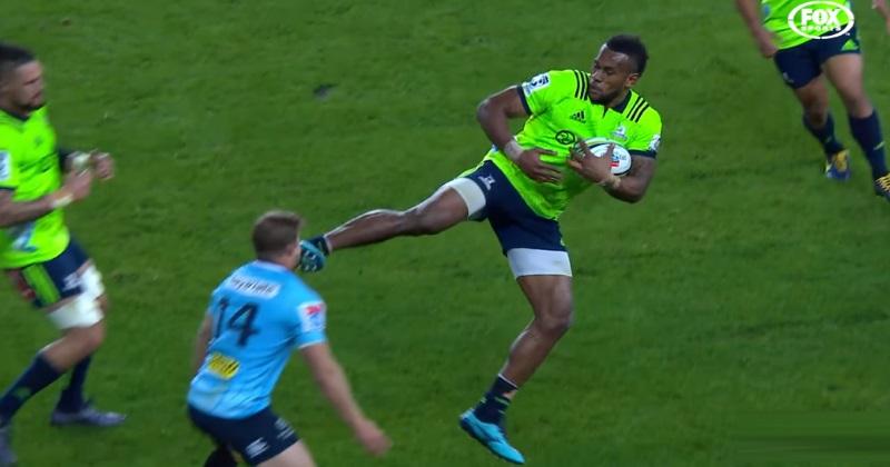 VIDÉO. Super Rugby : Tevita Nabura voit rouge pour un coup de pied aérien... en plein visage de son adversaire