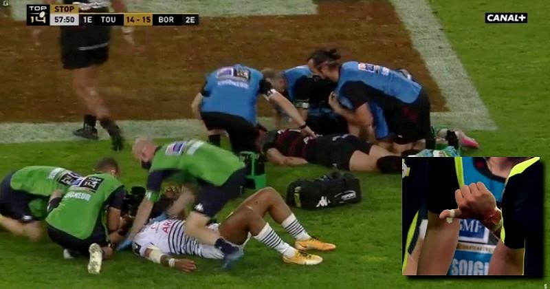 VIDEO. Top 14. KO, Romain Ntamack évacué sur civière après un terrible choc face à l'UBB