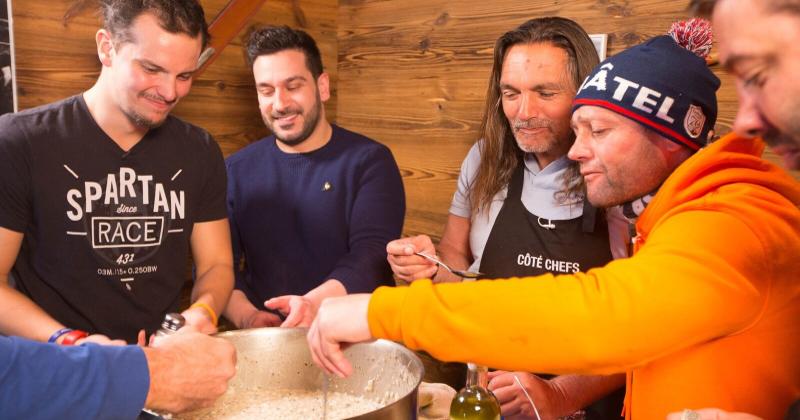 VIDÉO. Vintage, risotto aux truffes et rugby sur neige à Châtel pour le Tournoi des 6 Stations