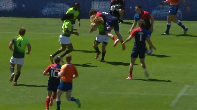 VIDEO. Sevens Wellington. Werner Kok porte Steeve Barry comme un sac à patates