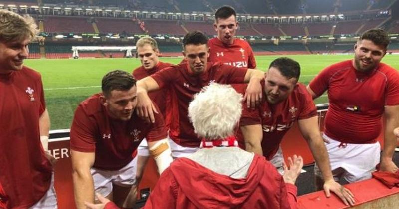 WTF : pour son premier match au Principality Stadium, cette grand-mère a vécu un rêve