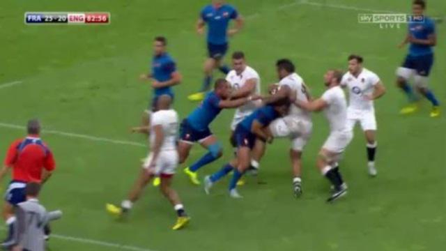 VIDEO. XV de France : Yoann Huget renvoie Billy Vunipola à ses études avec un tampon offensif