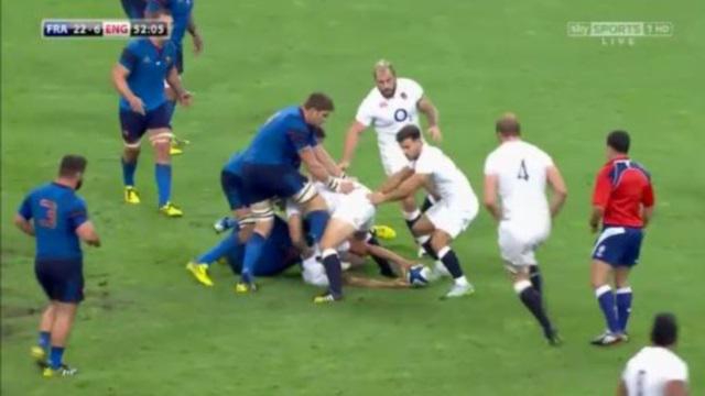 VIDEO. XV de France. Le coup de pied au sol de Pascal Papé sur la tête de Jonathan Joseph