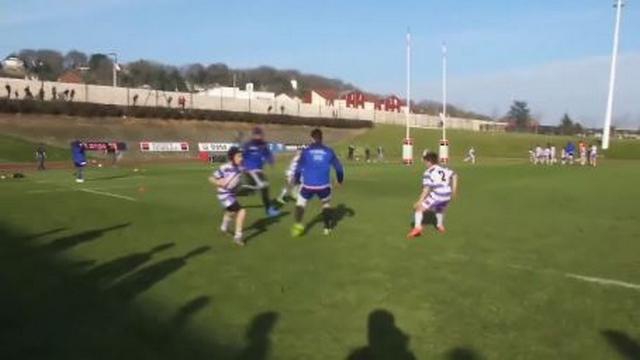 VIDEO. XV de France. Quand Sébastien Tillous-Borde se fait enrhumer par la feinte d'un enfant, ça chambre