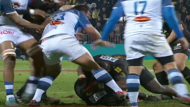 Vidéo. Top14. La Rochelle - Castres : Montès recoiffe gentiment Boughanmi avec ses crampons