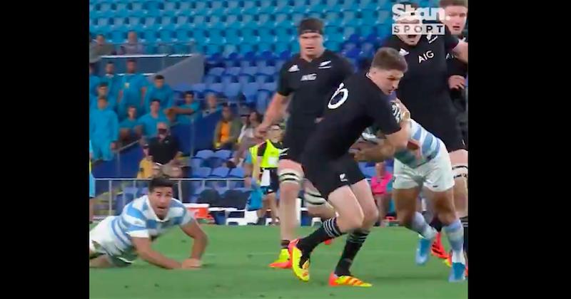 VIDEO. ALL BLACKS. Et voilà que Beauden Barrett nous ressort un des tours de magie dont il a le secret !