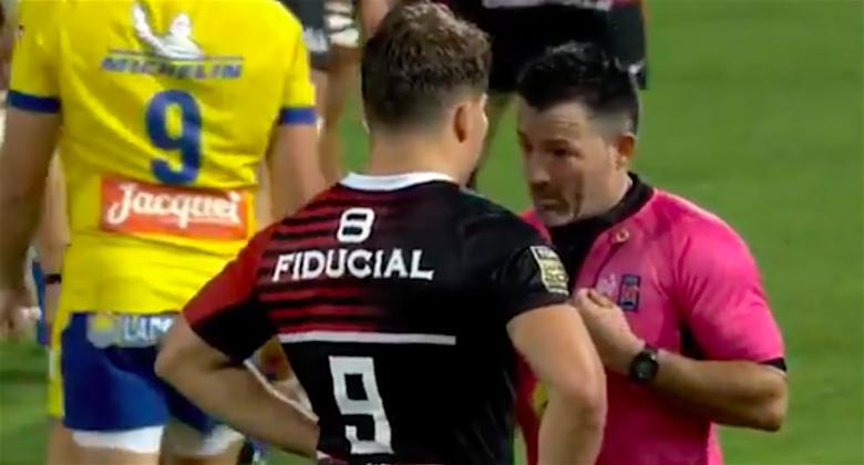 VIDEO. Quand l'arbitre M. Chalon félicite Antoine Dupont pour son attitude irréprochable en tant que capitaine