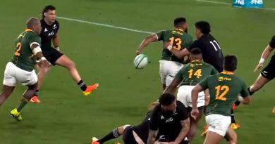 VIDEO. OUI les Springboks savent faire des passes : admirez ce bijou de Lukhanyo Am dans le dos !