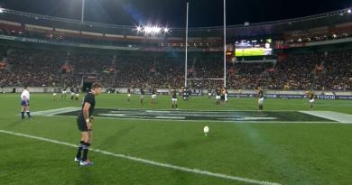 All Blacks : Beauden Barrett la joue à l'ancienne et ''triche'' dans le dos de l'arbitre ! [VIDEO]