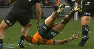 VIDEO. En finesse, Caleb Clarke encastre Tom Wright dans la pelouse de l'Eden Park