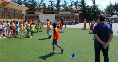 Pour la première fois en France, le rugby sera autorisé dans les cours de récréation !