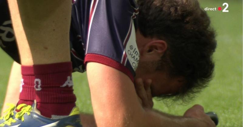 https://www.lerugbynistere.fr/photos/damian-penaud-ailier-du-xv-de-france-et-de-bordeaux-sort-blesse-lors-de-la-demi-finale-face-au-stade-toulousain-au-matmut-atlantique-04-05-25-2316.jpg