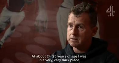 Dépression, tentative de suicide, le témoignage poignant de Nigel Owens [VIDÉO]