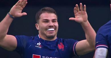 VIDÉO. RUGBY. Après un match épique, Dupont propulse France 7 en demie avec un essai de filou !