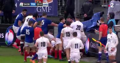 France - Angleterre : Bagarre générale après l'essai de Charles Ollivon ! [VIDÉO]