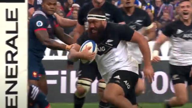 Faumuina lors d'un match France All Blacks en 2016.