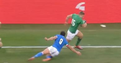 VIDÉO. Irlande : Jordan Larmour ridiculise la défense de l'Italie avec ses crochets de folie