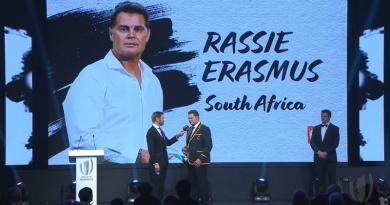 Le Sud-Africain Rassie Erasmus élu Entraîneur World Rugby de l'Année