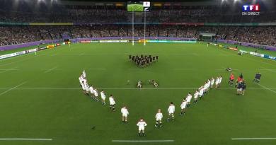 Quelle intensité ! Les Anglais ont défié le haka à la manière des Bleus en 2011 ! [VIDÉO]