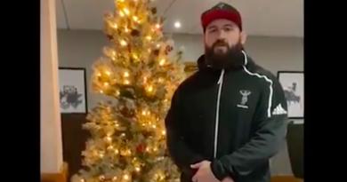 Joe Marler vous souhaite un bon réveillon de Noël à sa façon et en chanson ! [Vidéo]