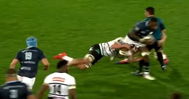 VIDEO. Percutés, Plaqués, visés, ces arbitres n'ont pas eu la vie facile en Top 14