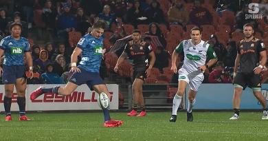 Super Rugby - Premier succès des Blues depuis 2011 chez les Chiefs, Barrett précieux [VIDÉO]