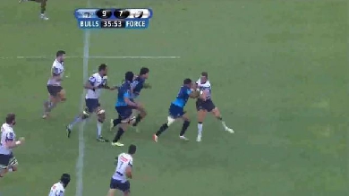 VIDEO. Super Rugby. Le demi de mêlée Rudy Paige ridiculise son vis-à-vis en le faisant reculer sur 40m
