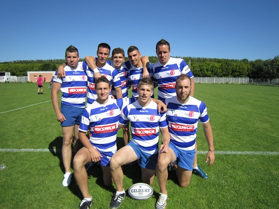 Ils ont décidé de mettre le Rugbynistère sur leurs maillots... Merci à eux !