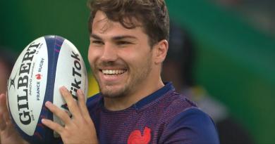 RUGBY. Plein d'humilité, Antoine Dupont a-t-il ce qu'il faut pour gagner sa place aux JO ?