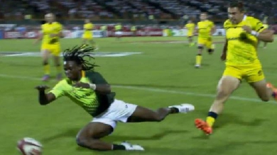 VIDEO - Sevens : le bolide Seabelo Senatla laisse son adversaire sur place et inscrit l'essai du week-end