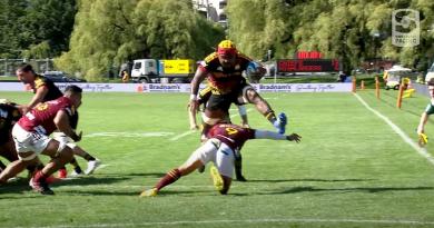 VIDEO. Super Rugby Pacific. Sowakula a joué à saute-mouton avec Aaron Smith, et il n'a rien compris