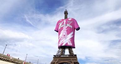 TOP 14. Le Stade Français dévoile son nouveau maillot domicile, orné de la Tour Eiffel