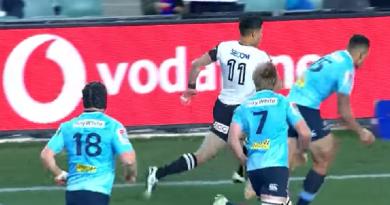 VIDÉO. Super Rugby : d'une accélération foudroyante, Akihito Yamada laisse Israel Folau sur place pour l'essai