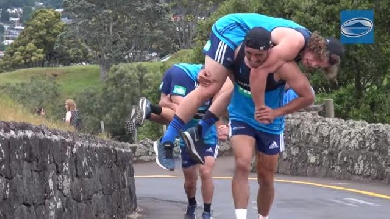 VIDEO. Super Rugby - La préparation exténuante des Auckland Blues dans les collines de Cornwall Park