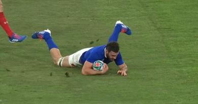 VIDÉO - Charles Ollivon à la conclusion d'un superbe mouvement pour le 2e essai des Bleus !