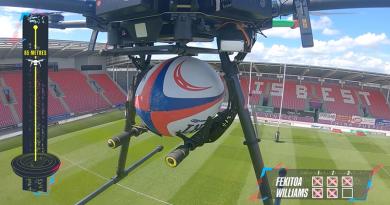 DÉFI. Qui de Fekitoa ou Williams peut attraper un ballon lâché à 70 mètres par un drone ? [VIDÉO]