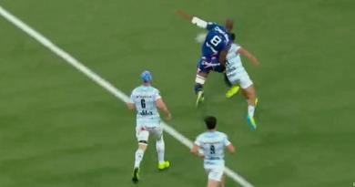 VIDEO. Top 14. Essai gag du Stade Français avec la passe du genou de Macalou pour Danty