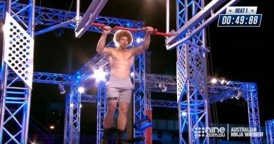 WTF - L'ancien joueur du Toulouse Olympique Eloni Vunakece s'essaie à Ninja Warrior [VIDÉO]