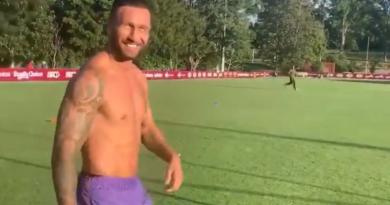 Quade Cooper met la barre encore plus haut avec une nouvelle passe impossible [VIDÉO]