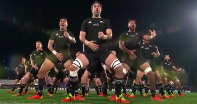 VIDEO - Les All Blacks A-TO-MI-SENT les Tonga 102 à 0 après un duel de hakas surpuissant !