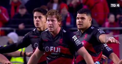 VIDEO. Le petit gallois Leigh Halfpenny en mode Ma'a Nonu pour l'ardent haka des Crusaders face au Munster