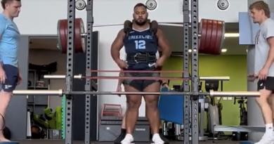 VIDEO. À 100 jours du Mondial, ''THE TONGAN THOR'' Taniela Tupou plie des barres à squats à la muscu